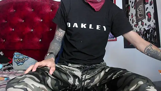 Aaron BigDickxxx online show from January 16, 2025, 6:56 am