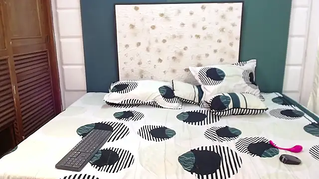 InkedSabrina online show from February 26, 2025, 4:58 am