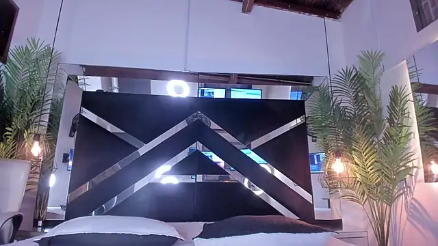 emily-fox online show from October 11, 2025, 10:47 am