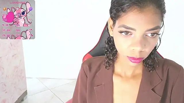 ElisaBoyer online show from May 11, 2026, 12:11 pm
