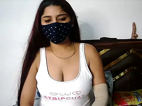 Snapshot of Gloie4u chatting on October 31, 2025, 9:10 am Gloie4u online show from October 31, 2025, 9:10 am