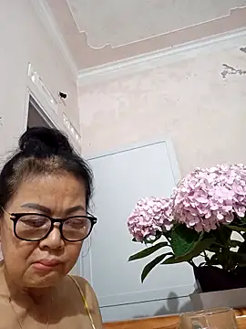 Hotestlove online show from April 21, 2026, 9:50 pm