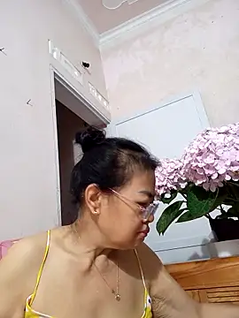 Hotestlove online show from April 22, 2026, 10:22 pm