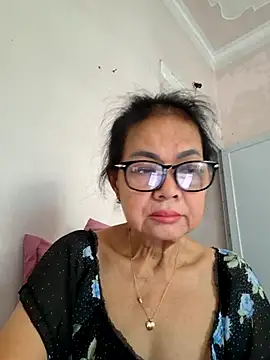 Snapshot of Hotestlove chatting on July 2, 2026, 11:44 pm Hotestlove online show from July 2, 2026, 11:44 pm