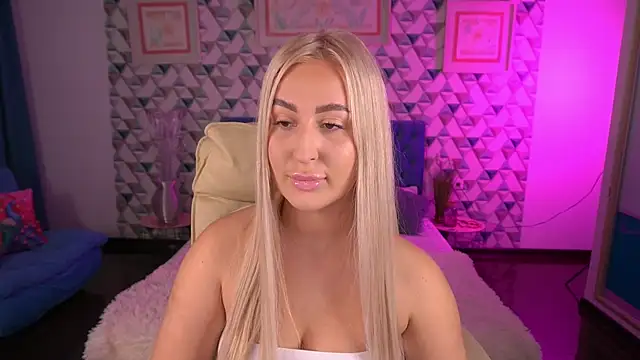 LiaBrazzerr online show from April 15, 2026, 2:02 pm