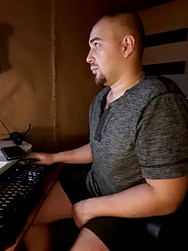 Foxyshaved online show from January 28, 2025, 5:43 am