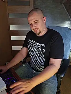 Foxyshaved online show from November 4, 2025, 12:37 pm