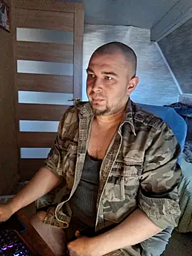 Foxyshaved online show from April 21, 2026, 4:08 am