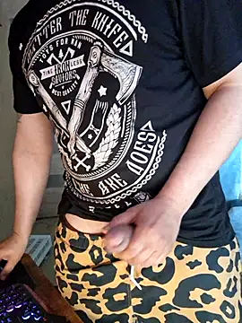 Snapshot of Foxyshaved chatting on May 17, 2026, 10:22 am Foxyshaved online show from May 17, 2026, 10:22 am