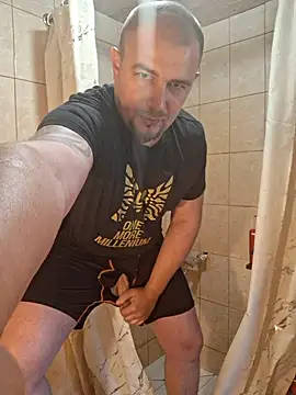 Snapshot of Foxyshaved chatting on May 27, 2026, 5:15 am Foxyshaved online show from May 27, 2026, 5:15 am