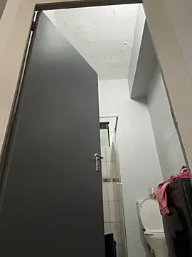 slimcateee online show from September 21, 2025, 5:09 am