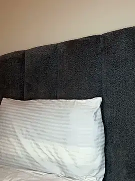 slimcateee online show from November 2, 2025, 6:54 pm