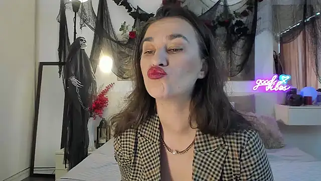 JoyCasidy online show from October 17, 2025, 9:23 am