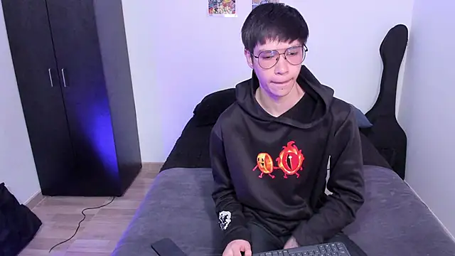 Aventure Twinks online show from February 25, 2025, 7:25 pm