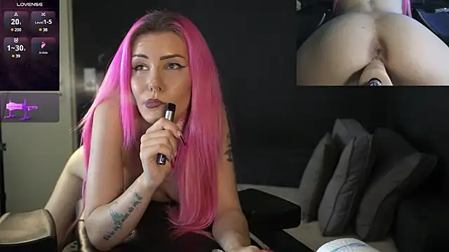 ClaraStylezZ online show from March 22, 2025, 3:20 pm