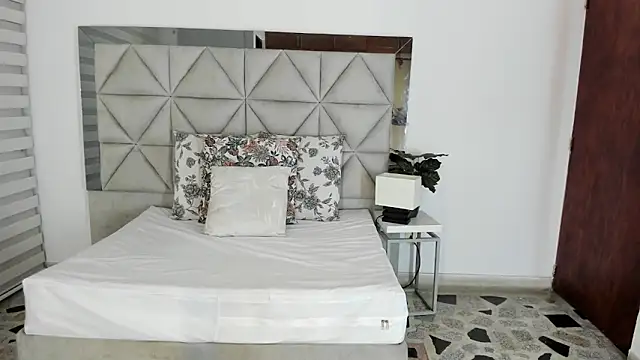 nina pons online show from September 8, 2025, 11:15 pm