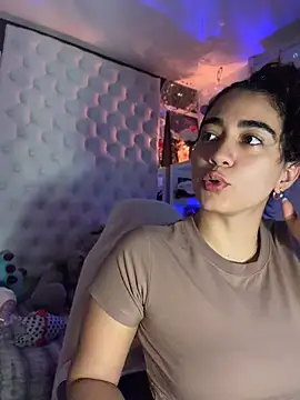 Snapshot of ZarahEvans chatting on May 8, 2026, 4:12 pm ZarahEvans online show from May 8, 2026, 4:12 pm