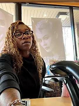 VixenCapri online show from November 24, 2025, 2:39 pm