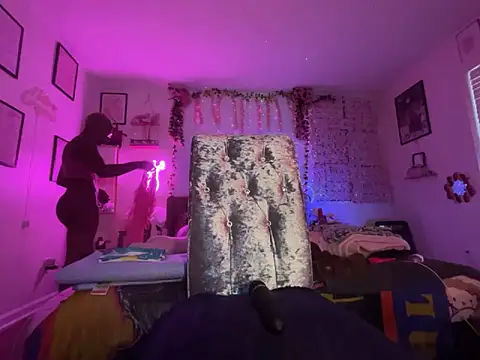 VixenCapri online show from December 2, 2025, 2:23 pm