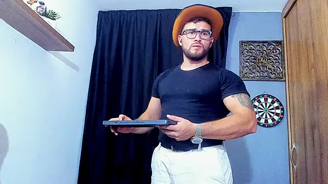 Snapshot of AndrewDiaz chatting on April 26, 2026, 12:41 am AndrewDiaz online show from April 26, 2026, 12:41 am