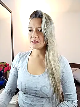 valeriahunter1 online show from November 5, 2025, 10:21 pm