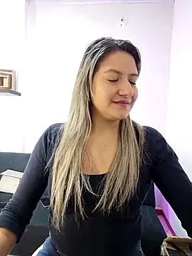 valeriahunter1 online show from March 27, 2026, 10:42 pm