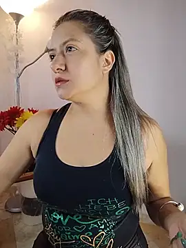 Snapshot of valeriahunter1 chatting on August 3, 2026, 10:13 pm valeriahunter1 online show from August 3, 2026, 10:13 pm