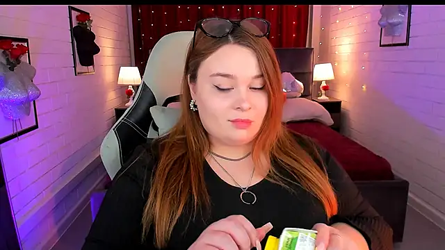 KimberlyMaran online show from March 12, 2025, 9:12 am