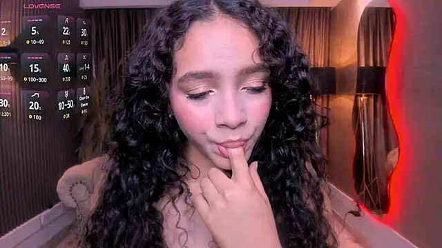 Snapshot of anahi_curlie1 chatting on June 13, 2026, 11:19 am anahi curlie1 online show from June 13, 2026, 11:19 am