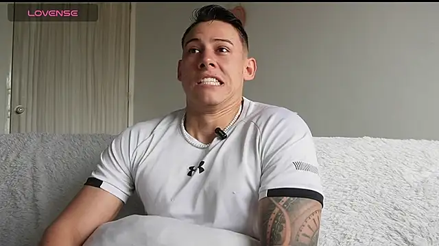 Snapshot of Muscle_King_Cum chatting on May 28, 2026, 12:57 pm Muscle King Cum online show from May 28, 2026, 12:57 pm