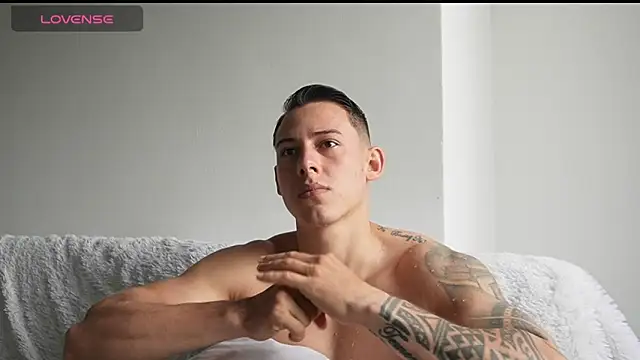 Snapshot of Muscle_King_Cum chatting on May 29, 2026, 1:53 pm Muscle King Cum online show from May 29, 2026, 1:53 pm