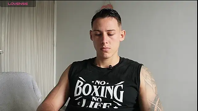 Snapshot of Muscle_King_Cum chatting on July 2, 2026, 1:39 pm Muscle King Cum online show from July 2, 2026, 1:39 pm