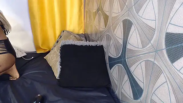 Candiey001 online show from January 24, 2025, 8:11 pm