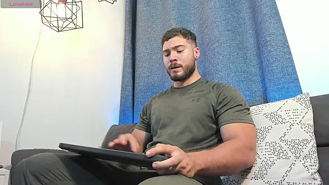 SebastianVilla  online show from February 18, 2025, 10:58 pm