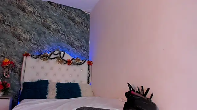 CAMILLEN PETTID online show from December 22, 2024, 9:20 pm