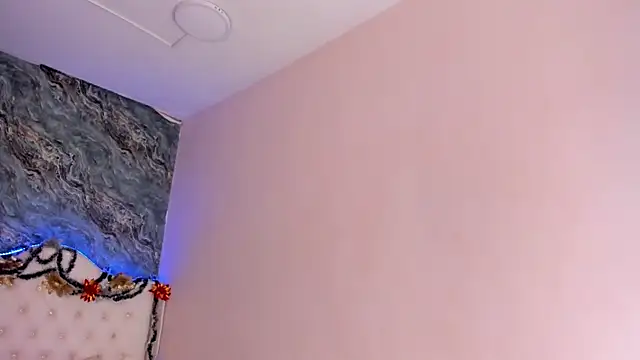 CAMILLEN PETTID online show from December 23, 2024, 11:17 pm