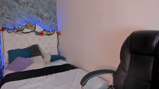 CAMILLEN PETTID online show from January 4, 2025, 10:55 pm