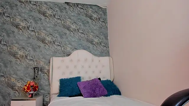 CAMILLEN PETTID online show from January 25, 2025, 7:28 pm