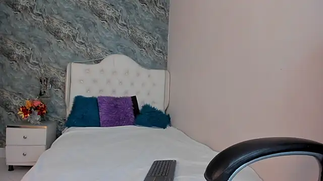 CAMILLEN PETTID online show from January 29, 2025, 7:43 pm