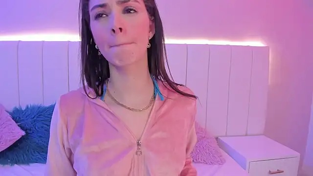 CAMILLEN PETTID online show from September 14, 2025, 10:42 pm