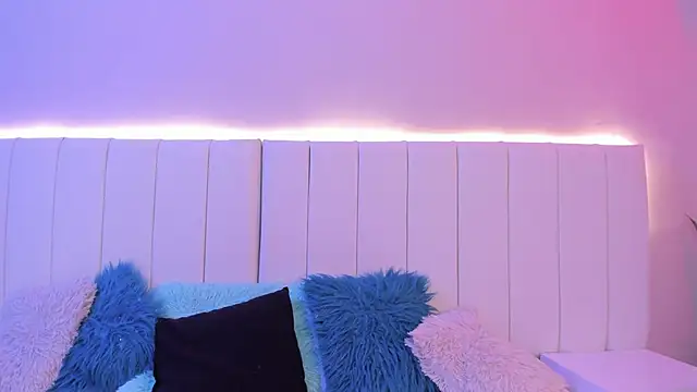 CAMILLEN PETTID online show from September 16, 2025, 9:38 pm