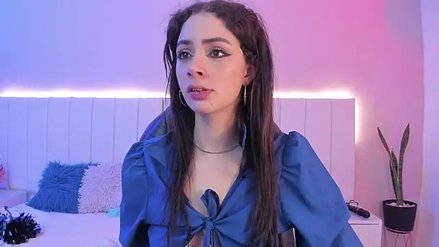 CAMILLEN PETTID online show from September 30, 2025, 9:31 pm