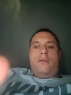 Snapshot of Dut421@xh chatting on July 22, 2026, 11:18 pm Dut421xh online show from July 22, 2026, 11:18 pm