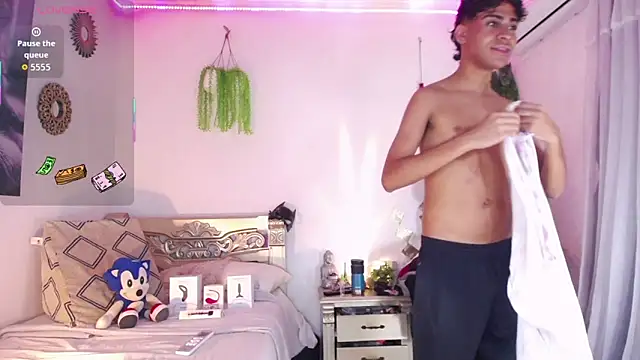 huge armound online show from June 13, 2026, 6:33 am