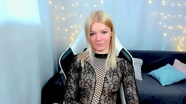 Lily Daviss online show from April 21, 2026, 3:02 am