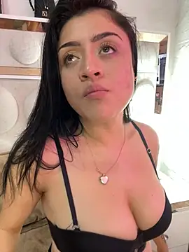 lucianaroy online show from February 12, 2025, 3:07 am