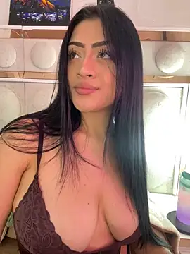 lucianaroy online show from February 17, 2025, 7:42 pm