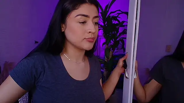 lucianaroy online show from October 3, 2025, 8:17 pm