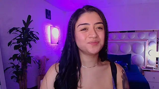 lucianaroy online show from October 10, 2025, 8:30 pm