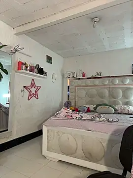 lucianaroy online show from March 28, 2026, 4:39 pm